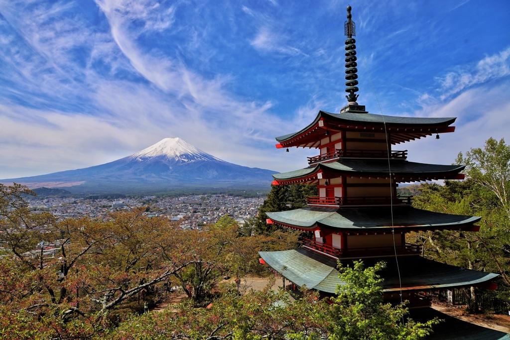 新倉山浅間公園・忠霊塔｜富士山を望む日本を代表する絶景