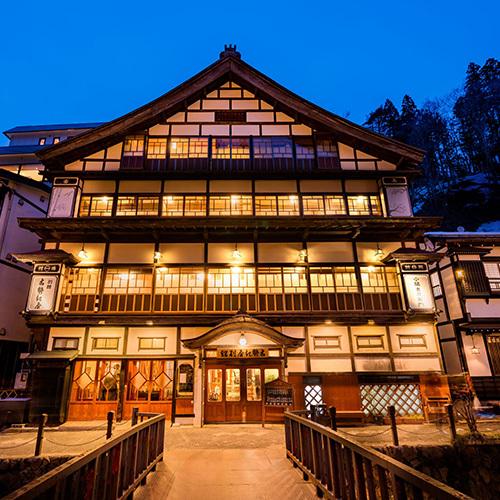 銀山温泉｜雪景色と木造旅館が美しい日本の温泉街